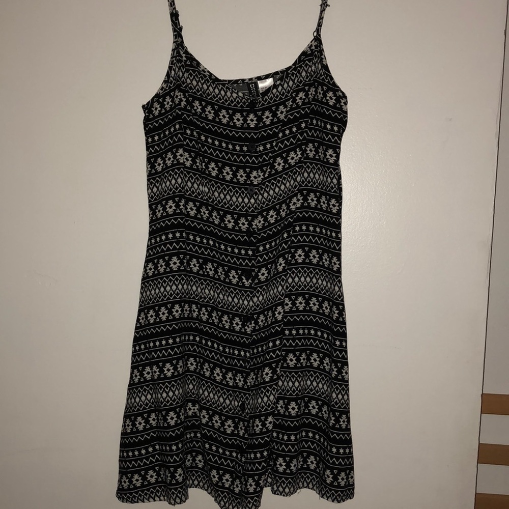 Black and white Aztec print dress! ❤️